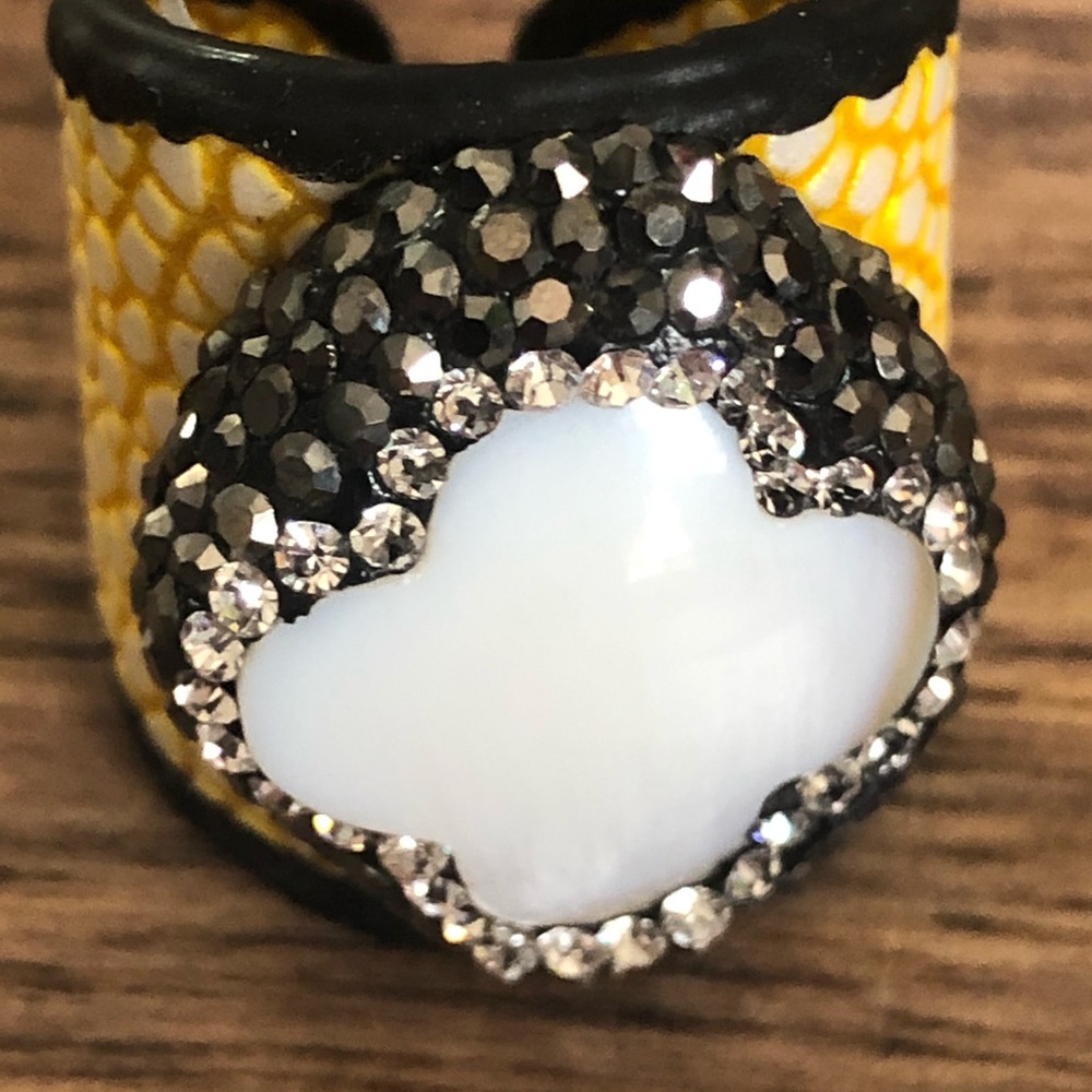 Pearl leather ring